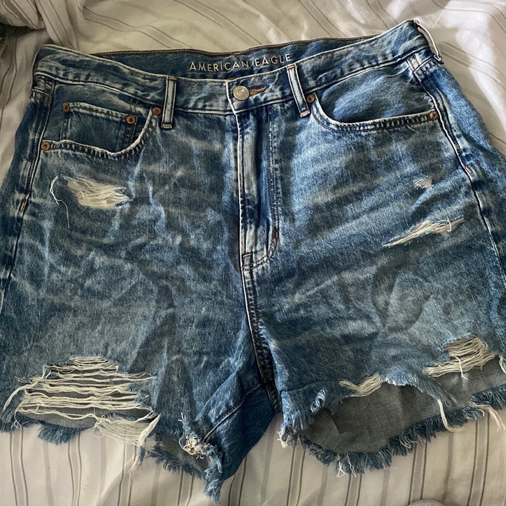 American Eagle 90s Boyfriend Shorts